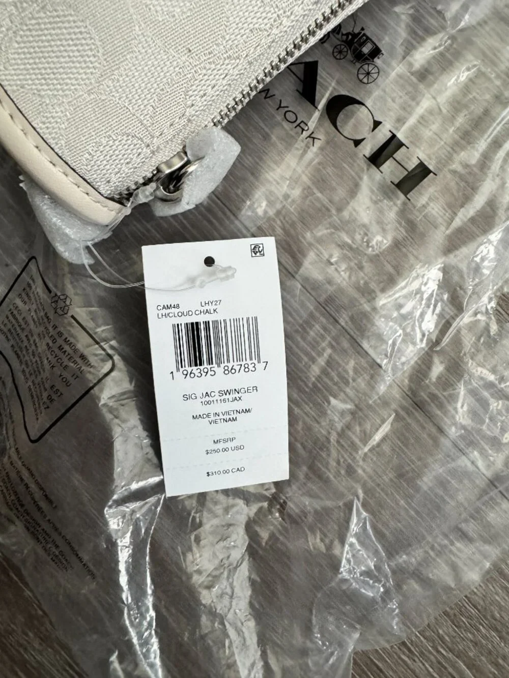 NWT Coach swinger bag in signature jacquard cloud chalk CAM48
